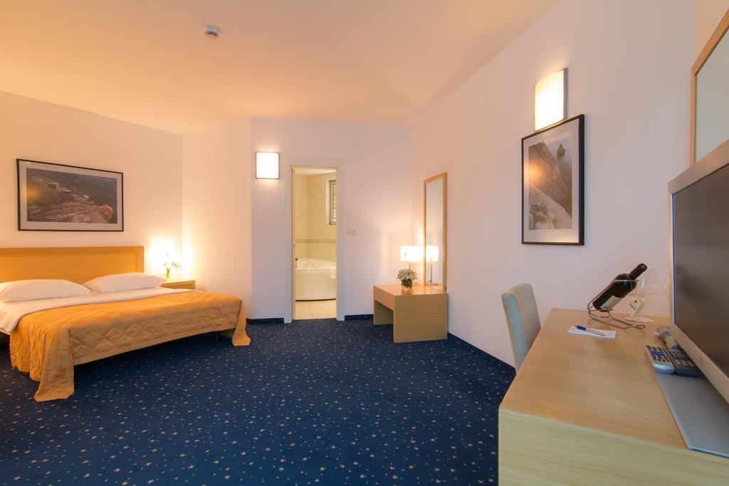 Hotel Blue Star 4*